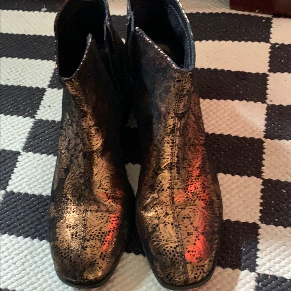 Vagabond gold boot